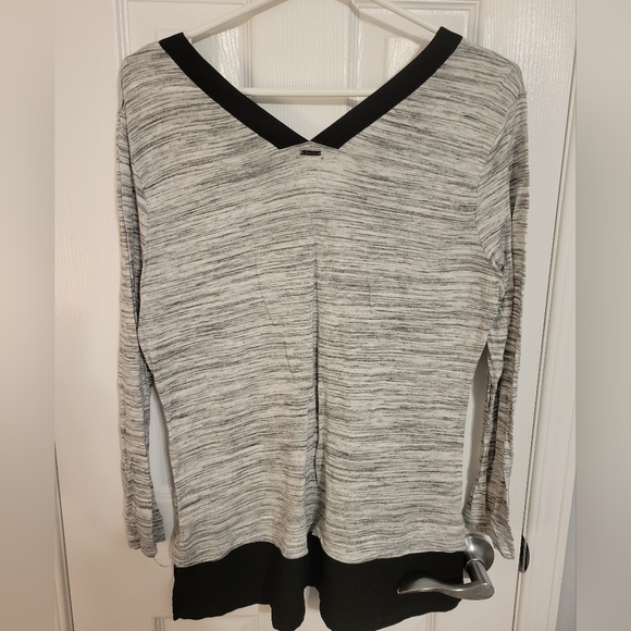 Calvin Klein blouse - Picture 4 of 6